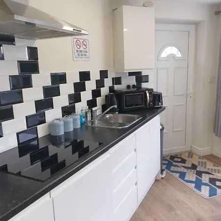 Modern 1 Bed 10 Mins To Leeds Cent شقة *