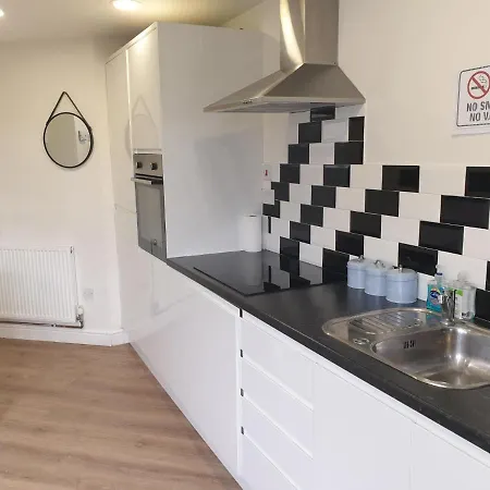 Modern 1 Bed 10 Mins To Leeds Cent ليدز