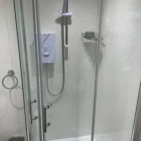 Modern 1 Bed 10 Mins To Leeds Cent شقة ليدز