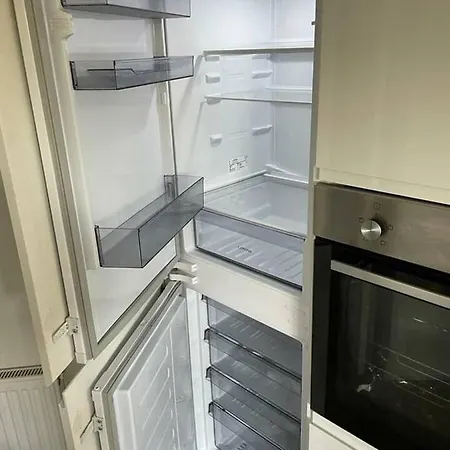 Modern 1 Bed 10 Mins To Leeds Cent *