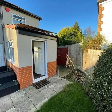Modern 1 Bed 10 Mins To Leeds Cent * ليدز