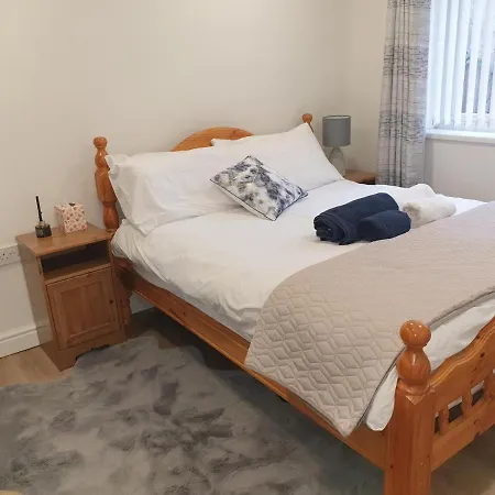 Modern 1 Bed 10 Mins To Leeds Cent ليدز