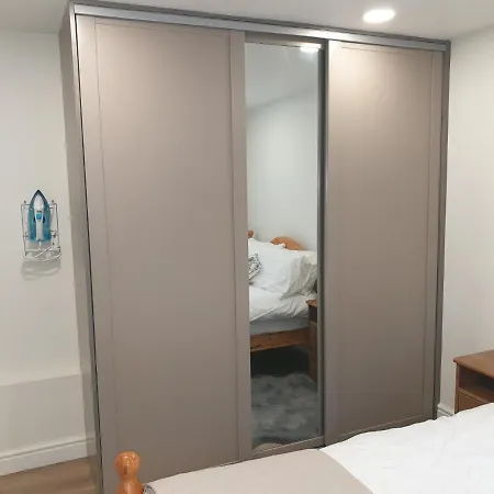 Modern 1 Bed 10 Mins To Leeds Cent *