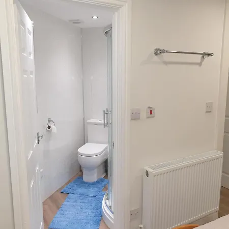 Modern 1 Bed 10 Mins To Leeds Cent Apartment