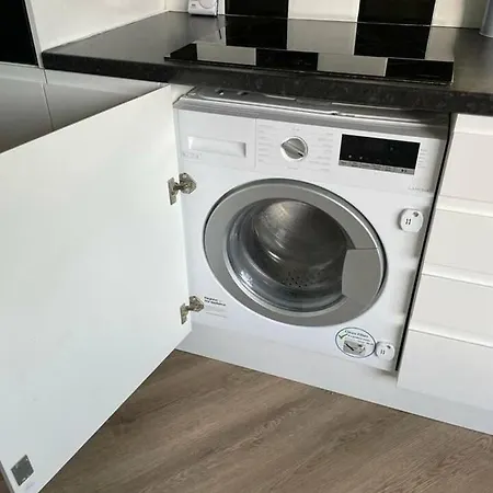 Modern 1 Bed 10 Mins To Leeds Cent